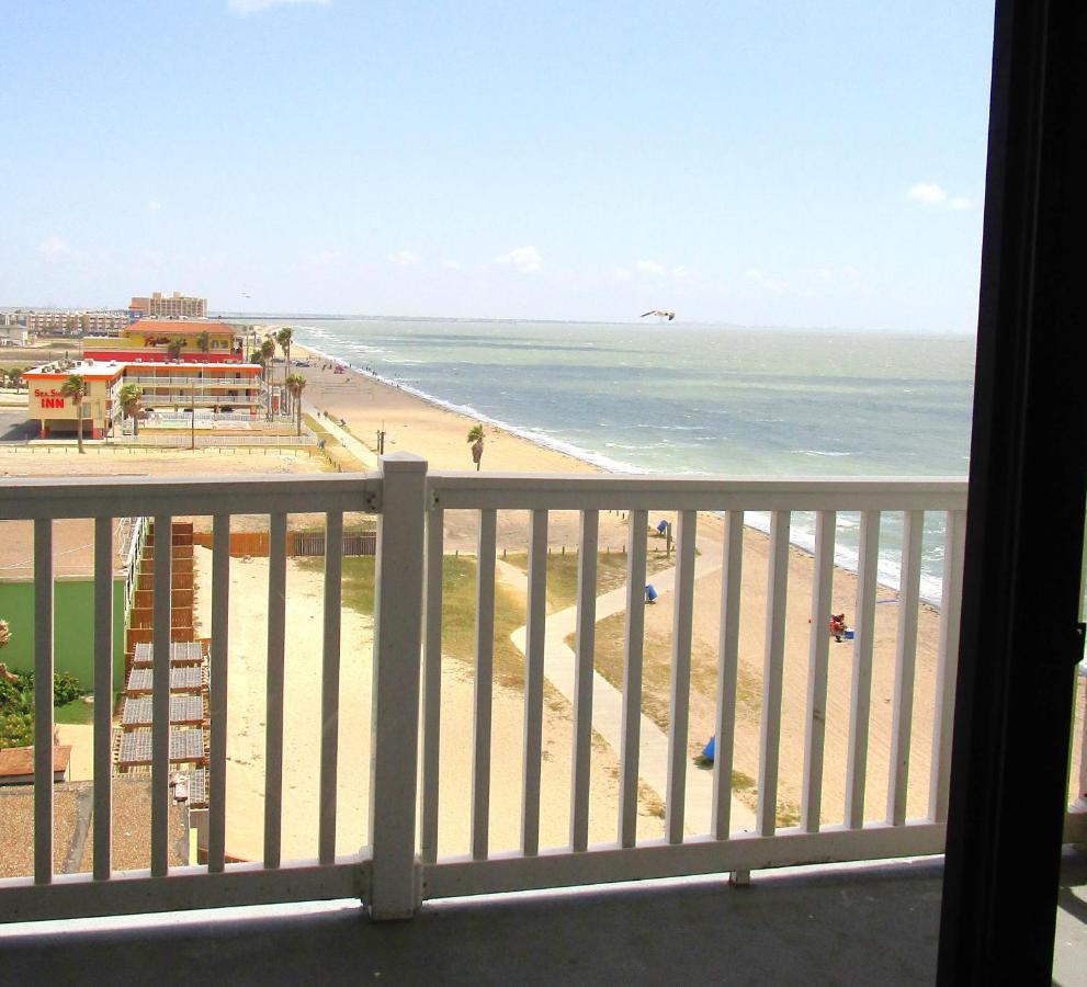 Premium Family Corner Queen Room with Two Queen Beds - Full Bay View